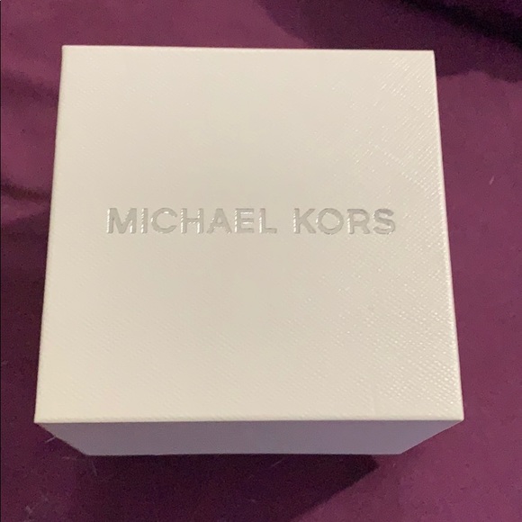 Michael Kors Rose Gold Watch - Picture 2 of 5